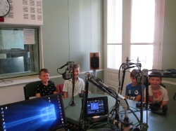 Uczniowie klasy 2 b i 3 a odwiedzili Polskie Radio Rzeszów. -3