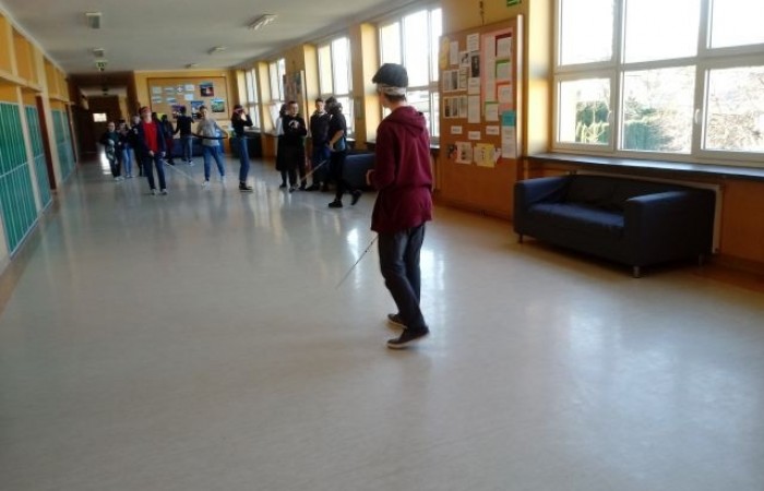 N_JAK_NIEW_04